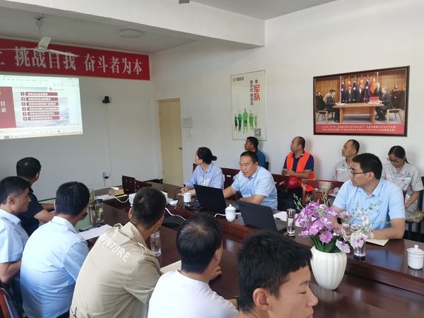 10.王庄镇  六和养殖场新《安全生产法》宣贯.jpg